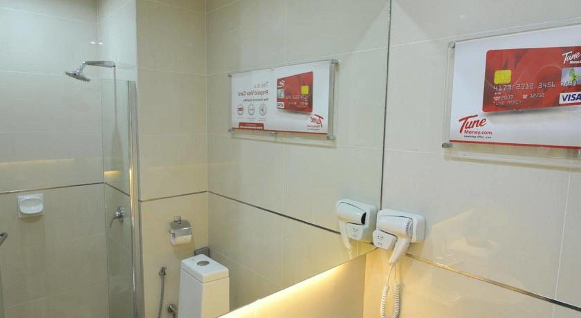Tune Hotel - 1Borneo Kota Kinabalu Esterno foto