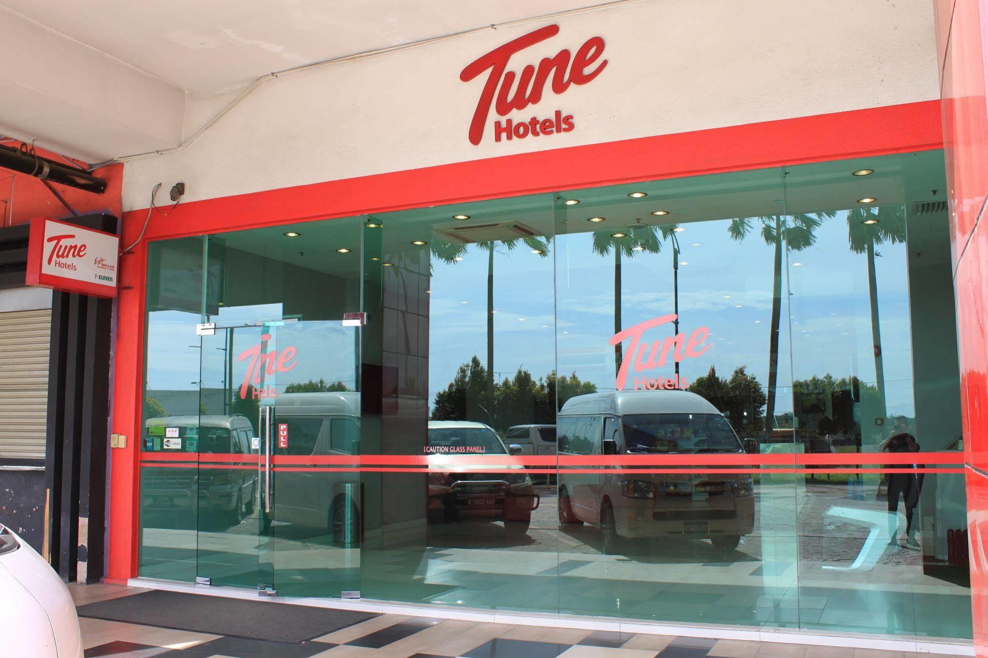 Tune Hotel - 1Borneo Kota Kinabalu Esterno foto